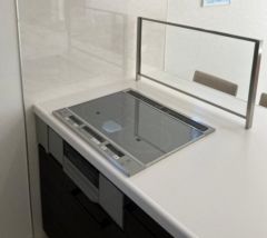 火事の心配が少なくなる、3口ＩＨクッキングヒーター。お掃除も拭き取るだけで楽々です＾＾