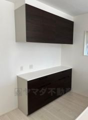 カップボード設置済み＾＾据え付けタイプなので、地震の際でも倒れる心配はありません＾＾