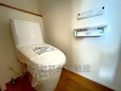 節水・静音設計でエネルギーを効率よく使用し省エネ。汚れをガードする構造でサッと一拭き、お手入れが簡単。