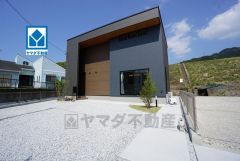 須惠スマートICまで車で約7分。通勤や遠方へのお出かけに便利。2.2ｋｍ 西鉄バス城山団地停歩3分。