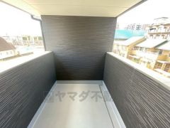 お天気の良い日はお洗濯物がよく乾きそうな日当たり良好のバルコニーです＾＾