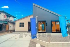 駐車スペースはゆとりある2台分を確保。マイカー用に、お客さま用に、余裕を持ってご利用いただけます。