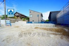 現地（2025年9月）撮影。駐車もらくらくの敷地面積60坪以上。快適でゆとりのある生活空間で新生活を始めましょう^^