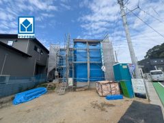 設備仕様も充実した新築戸建です。 快適でゆとりのある生活空間で新生活を始めましょう^^一戸建ての多いエリア。落ち着いた雰囲気で快適な生活を送れます。