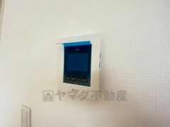防犯性もばっちり、TVモニター付きインターフォン完備。大きなモニターで玄関先を確認できます。録画機能が付いているので不在時の訪問者も確認できて安心です^^