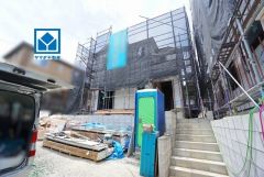 角地で陽当たり風通し良好。 敷地面積広々50坪。 コンビニまで徒歩2分。スーパーまで徒歩9分。