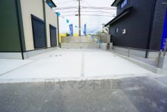 カースペース並列2台＾＾車好きのご主人の洗車もゆったり。西鉄バス「片峰新橋」停まで徒歩3分＾＾