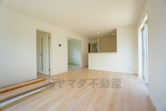 家族が集まる開放的なリビング。16帖の大空間で毎日のお食事が楽しみです＾＾思い思いの時間を過ごしたり、家族みんなで食事をしたり、素敵な団らんの場になりますね。