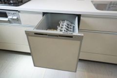 時間を大幅に短縮できる食器洗浄乾燥機付きキッチンです＾＾冬場の洗い物で手荒れの悩みもなくなります。