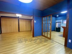 家族が集まる開放的なリビング。思い思いの時間を過ごしたり、家族みんなで食事をしたり、素敵な団らんの場になりますね。