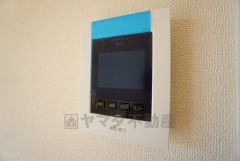防犯性、セキュリティ対策に安心できるテレビモニター付きインターフォンです。セールスマン対策にもなり安心できます。