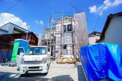 西鉄バス「枝国三区」停徒歩4分＾＾イオン穂波ショッピングセンター徒歩4分＾＾車で約1分。（300ｍ）お買い物に便利です。