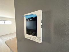 防犯性、セキュリティ対策に安心できるテレビモニター付きインターフォンです。セールスマン対策にもなり安心できます。