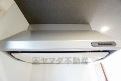 調理により発生する油煙や臭いを吸い込み、屋外へ排気してくれます。