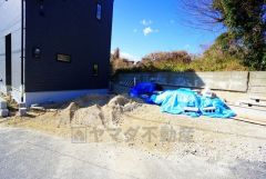 駐車スペースはゆとりある2台分を確保。マイカー用に、お客さま用に、余裕を持ってご利用いただけます。