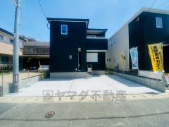 2沿線利用可能。西鉄桜並木駅まで徒歩2分バス変電所前停から乗車9分。JR南福岡駅まで徒歩2分バス変電所前停から乗車13分。