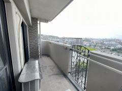南向きの2部屋から行き来できるバルコニーは日当り良好です＾＾3カ所にバルコニーがありお洗濯物もまとめて干せます。
