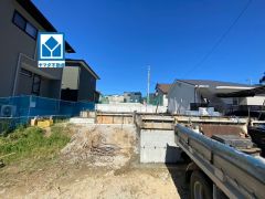 設備仕様も充実した新築戸建です。 快適でゆとりのある生活空間で新生活を始めましょう^^一戸建ての多いエリア。落ち着いた雰囲気で快適な生活を送れます。