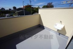 同仕様写真。お天気の良い日はお洗濯物がよく乾きそうな日当たり良好のバルコニーです＾＾