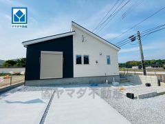 平屋住宅・角地＾＾ スーパー・コンビニ徒歩1分＾＾お買い物が便利＾＾並列駐車3台。敷地面積63坪。 コミュニティバス川宮停徒歩1分。