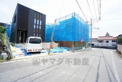 こちらの前面道路は南側6ｍ、東側4ｍ。 1号棟は角地で風通し陽当たり良好です＾＾穂波東IC入口（八木山バイパス）まで車で約9分。遠出のお出かけに便利＾＾
