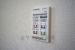 浴室暖房乾燥機には、暖房、乾燥、涼風、換気の4つの機能が付いています。タイマー付きです。