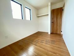 全居室に収納完備。下段を引き出し収納にするなど、空いたスペースを有効活用すれば収納力がグッと高まります。常に整理整頓されたお部屋は気持ちがいいです＾＾