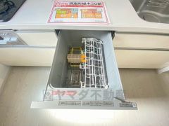 家事の時間が短縮できる食器洗浄乾燥機付。後片付けもラクラクです。