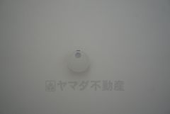 火災による煙や熱を感知して、警報音やブザー等で火災の発生を知らせてくれる火災警報器。