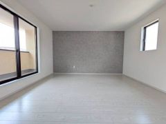 住む人のこだわりを活かす洋室＾＾日当たりがよく、寝室としての利用もおすすめ。広めのクローゼットもあり荷物もすっきり片付けれ、ゆとりのある暮らしが出来ます＾＾