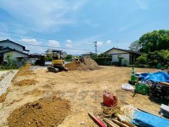 駐車スペースはゆとりある並列3台分を確保。