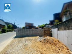 敷地面積広々57坪。 コンビニまで徒歩2分。スーパーまで徒歩9分。