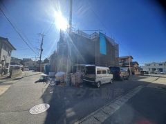 前面道路は公道北側約7.7ｍ、東側約4.1ｍ、私道南側約3.5ｍ。 2棟とも角地で風通し、日当たり良好＾＾