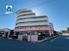 ペット飼育可能。WIC・パントリー・最上階角部屋。R7.3月リノベーション物件。 敷地内駐車場あり。