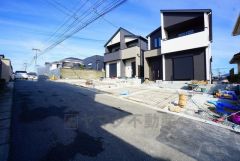 前面道路は南西側約4.6ｍ。交通量が少なく小さなお子様がいるご家庭でも安心です＾＾ 西鉄バス「南ケ丘四ツ角」停まで徒歩4分＾＾