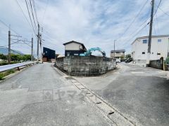 コンビニ、スーパーまで徒歩7分。ドラッグストア徒歩6分。