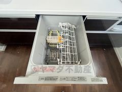 家事の時間が短縮できる食器洗浄乾燥機付。後片付けもラクラクです。