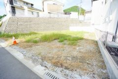 駐車スペースはゆとりある2台分を確保。マイカー用に、お客さま用に、余裕を持ってご利用いただけます。