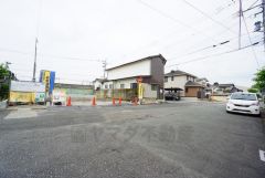 前面道路は広々10ｍと駐車がスムーズにできます＾＾
