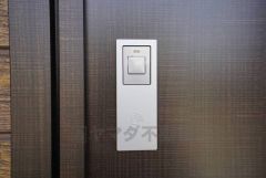 かざすだけで開閉できる、タッチキー採用の玄関。お買い物帰りで、両手がふさがってきても簡単に中に入れます＾＾