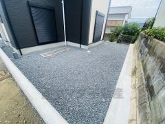 お庭には水道も完備してあるので、小さなお子様用のプールなど、大活躍すること間違いなし。ペットを飼われているご家族様にもオススメです＾＾