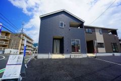 スーパー徒歩11分。コンビニまで徒歩9分。