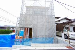 現地（2025年11月）撮影写真。 2025年12月完成予定。 同一ハウスメーカー物件内覧可能です。お気軽にお問い合わせください＾＾