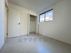 全居室に収納完備。下段を引き出し収納にするなど、空いたスペースを有効活用すれば収納力がグッと高まります。常に整理整頓されたお部屋は気持ちがいいです＾＾