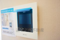 防犯性、セキュリティ対策に安心できるテレビモニター付きインターフォンです。セールスマン対策にもなり安心できます。