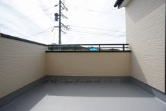 同仕様写真。お天気の良い日はお洗濯物がよく乾きそうな日当たり良好のバルコニーです＾＾