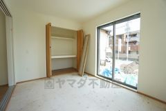 リビングからの続き間として和室をご用意しました。普段はリビングとつなげて開放的なスペースとして。来客時には客間としてお使いいただけます。