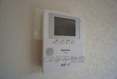 防犯性、セキュリティ対策に安心できるテレビモニター付きインターフォンです。セールスマン対策にもなり安心できます。