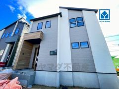 コンビニまで徒歩6分。スーパーまで徒歩13分。ドラッグストアまで徒歩12分。