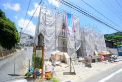 西鉄五条駅まで徒歩9分。 敷地面積広々約50坪。 お庭付きで楽しみが広がります＾＾
